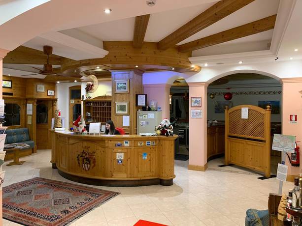 Imagen de los interiores del Hotel Sant Ilario. Foto 19