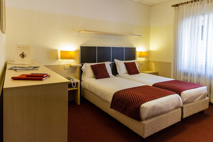 Imagen de la habitación del Hotel Sant Ilario. Foto 16
