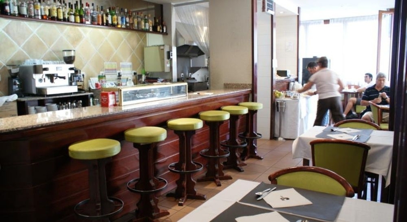 Imagen del bar/restaurante del Hotel Sant Jordi By Alegria. Foto 4