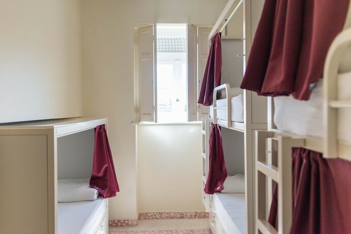 Imagen de la habitación del Hotel Sant Jordi Hostels Lisbon. Foto 17