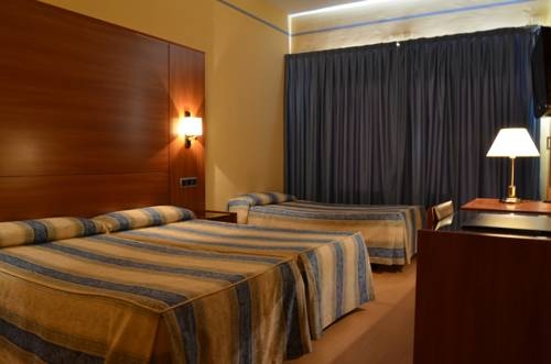 Imagen de la habitación del Hotel Sant Jordi, Tarragona. Foto 11