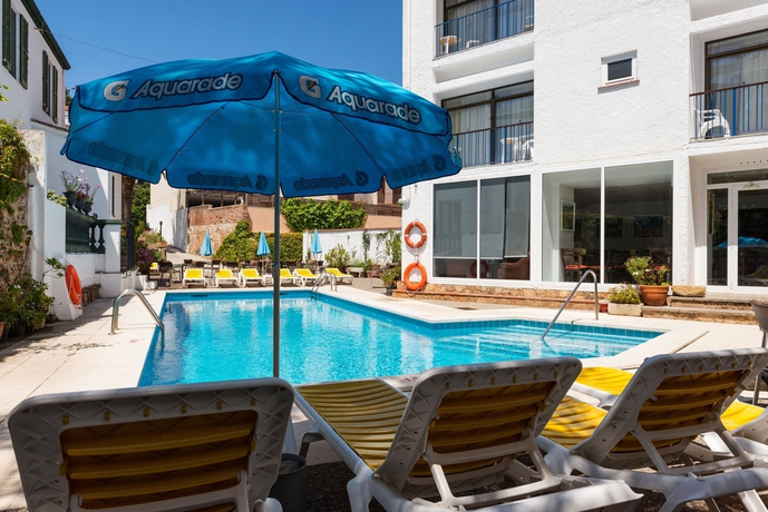Imagen de la piscina del Hotel Sant March. Foto 14