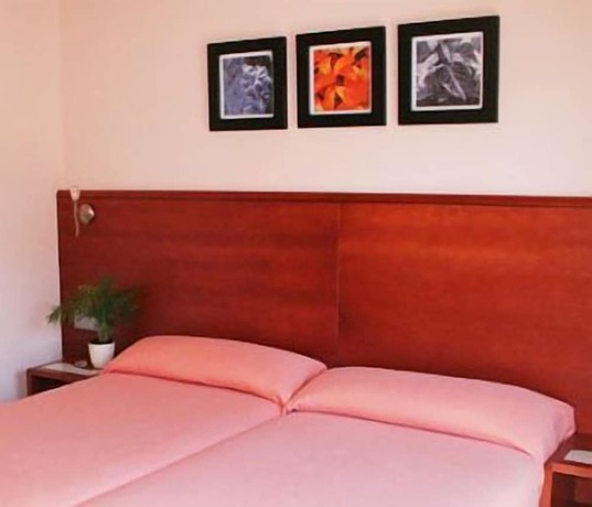 Imagen de la habitación del Hotel Sant Quirze de Besora. Foto 19