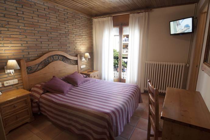 Imagen de la habitación del Hotel Sant Roc, Camprodon. Foto 5