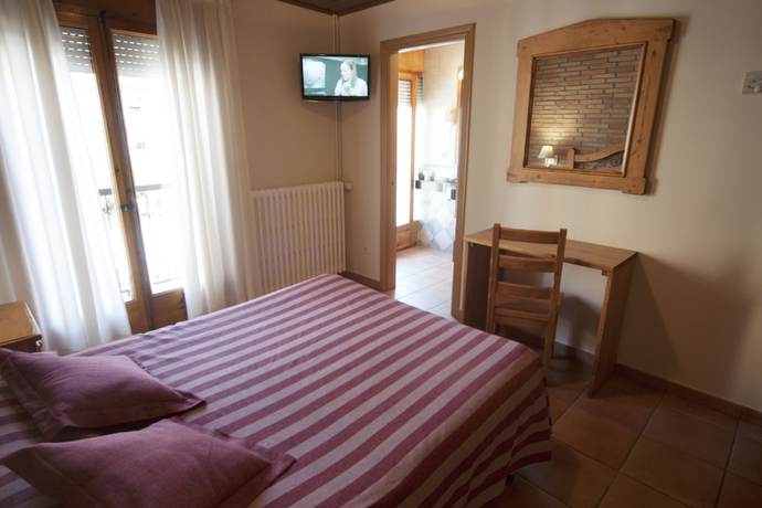 Imagen de la habitación del Hotel Sant Roc, Camprodon. Foto 6