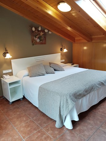 Imagen de la habitación del Hotel Sant Roc, Camprodon. Foto 11