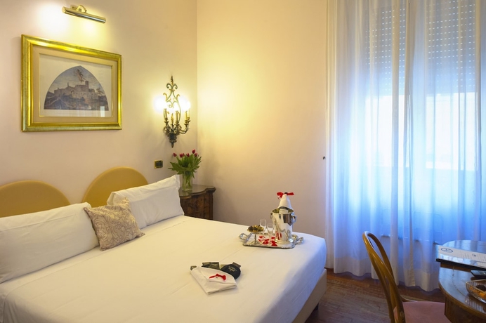 Imagen de la habitación del Hotel Sant'Angelo, Via del Corso. Foto 2