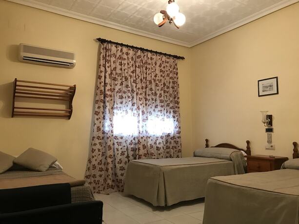 Imagen general del Hotel Santa Ana Hostal. Foto 13