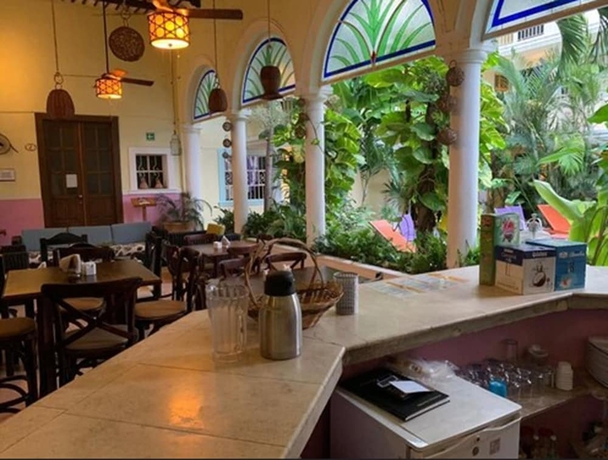 Imagen del bar/restaurante del Hotel Santa Ana, Mérida. Foto 3