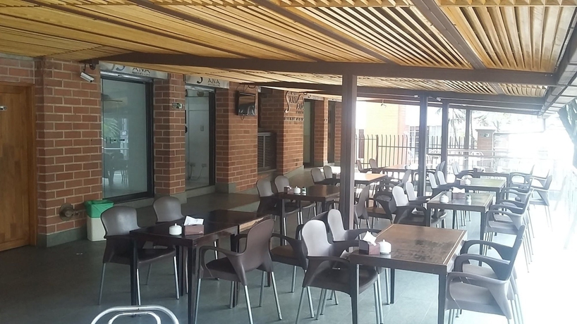Imagen del bar/restaurante del Hotel Santa Ana Medellin. Foto 8
