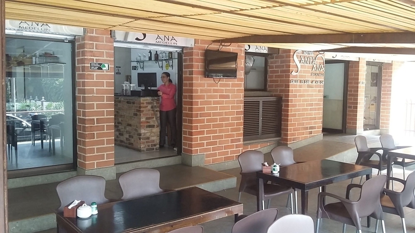 Imagen del bar/restaurante del Hotel Santa Ana Medellin. Foto 9