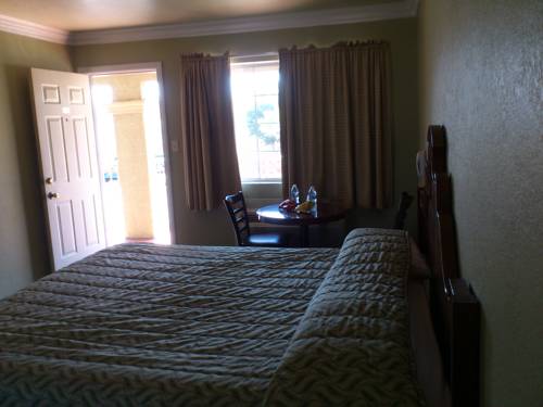Imagen de la habitación del Hotel Santa Ana Travel Inn. Foto 4