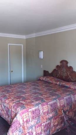 Imagen de la habitación del Hotel Santa Ana Travel Inn. Foto 8