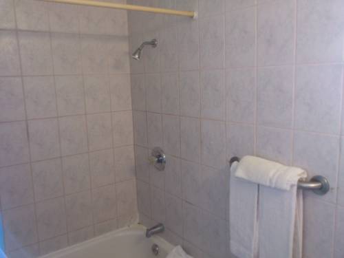 Imagen de la habitación del Hotel Santa Ana Travel Inn. Foto 11