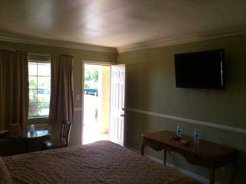 Imagen de la habitación del Hotel Santa Ana Travel Inn. Foto 15