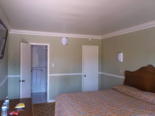 Imagen de la habitación del Hotel Santa Ana Travel Inn. Foto 16
