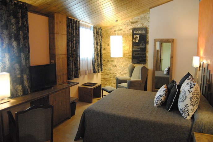 Imagen de la habitación del Hotel Santa Bàrbara, Cercs. Foto 13