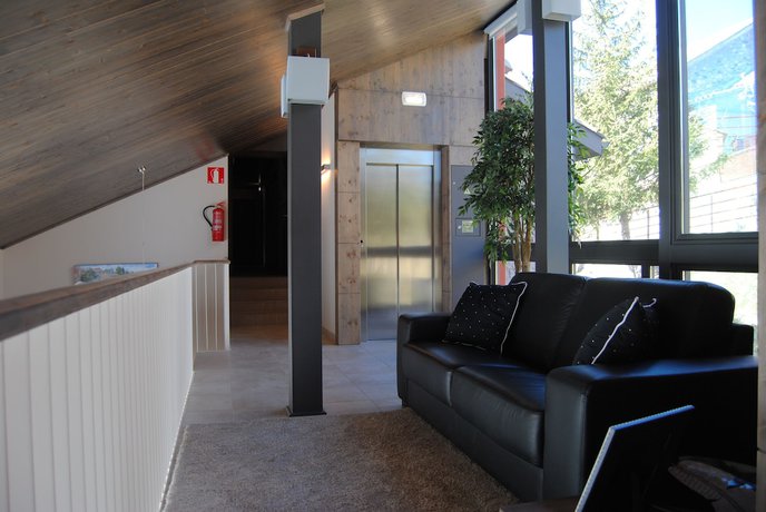 Imagen de los interiores del Hotel Santa Bàrbara, Cercs. Foto 20