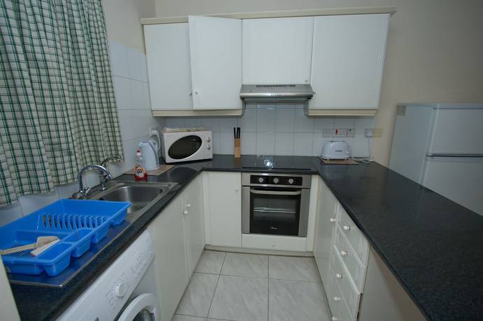 Imagen de la habitación del Hotel Santa Barbara Complex. Foto 10