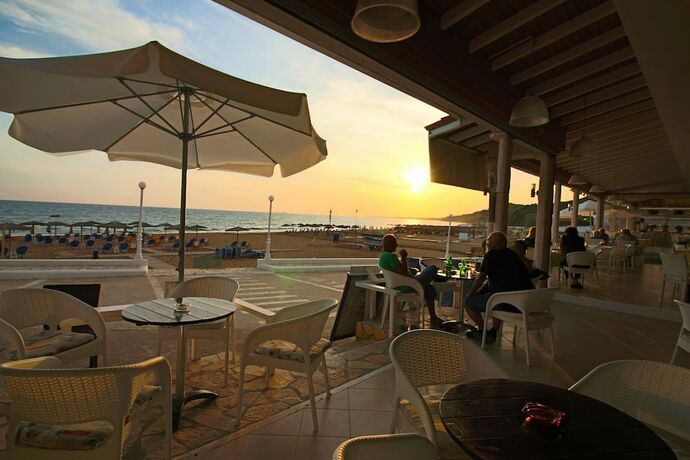 Imagen general del Hotel Santa Barbara Lakis Apartments. Foto 2