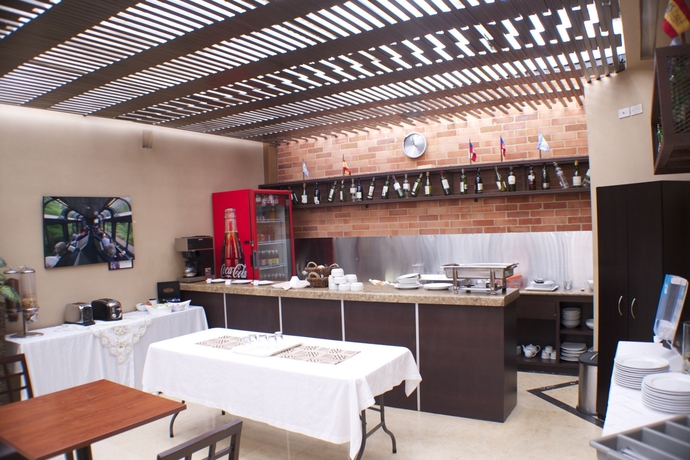 Imagen del bar/restaurante del Hotel Santa Barbara Real. Foto 4