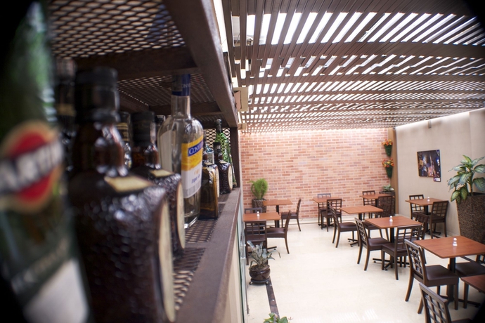 Imagen del bar/restaurante del Hotel Santa Barbara Real. Foto 5