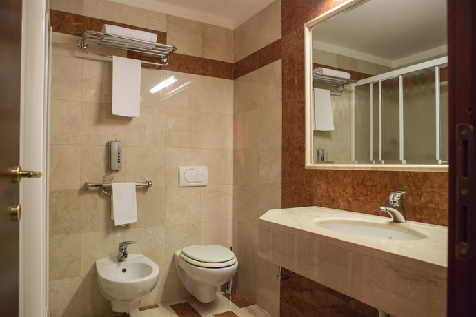 Imagen de la habitación del Hotel Santa Barbara, Triulzo. Foto 9