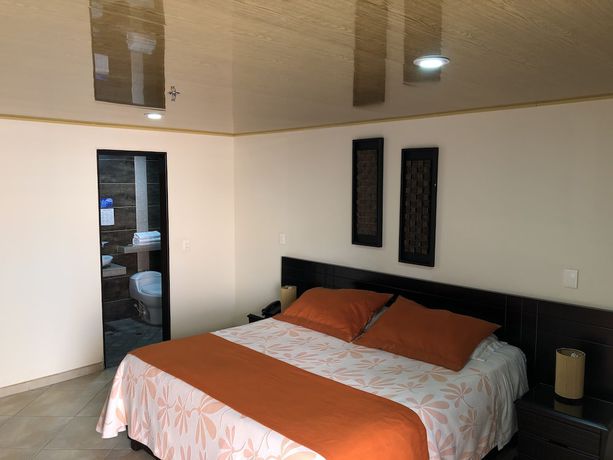 Imagen de la habitación del Hotel Santa Barbara Usaquen Inn. Foto 5