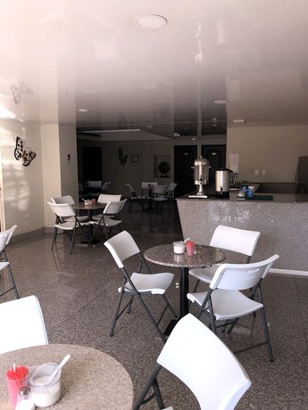 Imagen del bar/restaurante del Hotel Santa Barbara Usaquen Inn. Foto 2