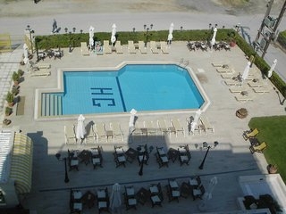 Imagen de la piscina del Hotel Santa Beach. Foto 8