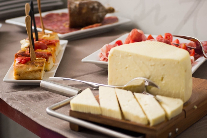 Imagen del bar/restaurante del Hotel Santa Brigida. Foto 3