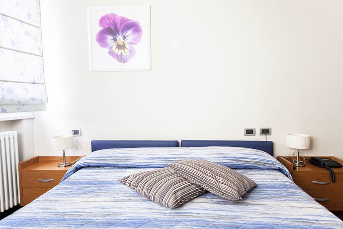 Imagen de la habitación del Hotel Santa Caterina, Bergamo. Foto 4