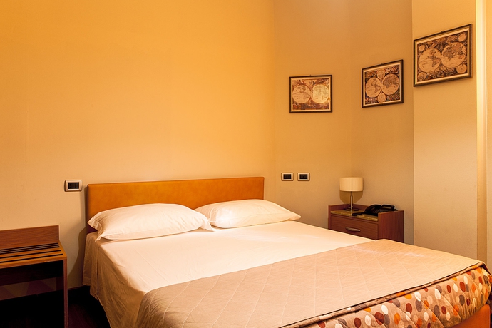 Imagen de la habitación del Hotel Santa Caterina, Bergamo. Foto 8