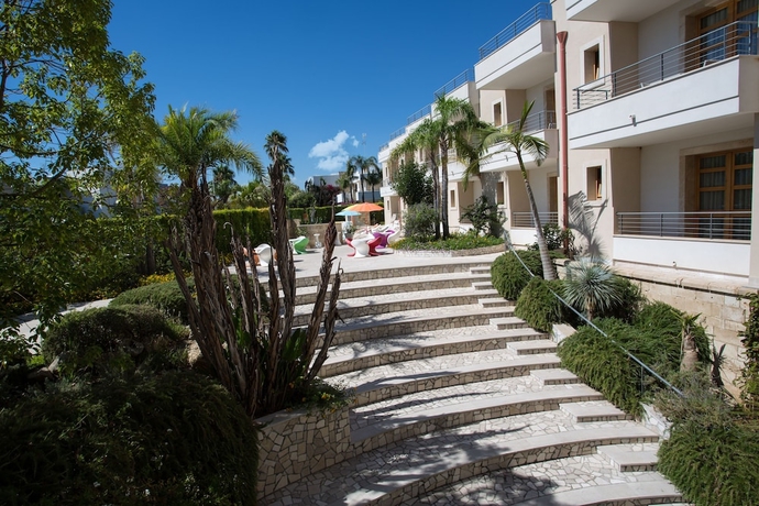 Imagen de la piscina del Hotel Santa Caterina Resort And Spa. Foto 17