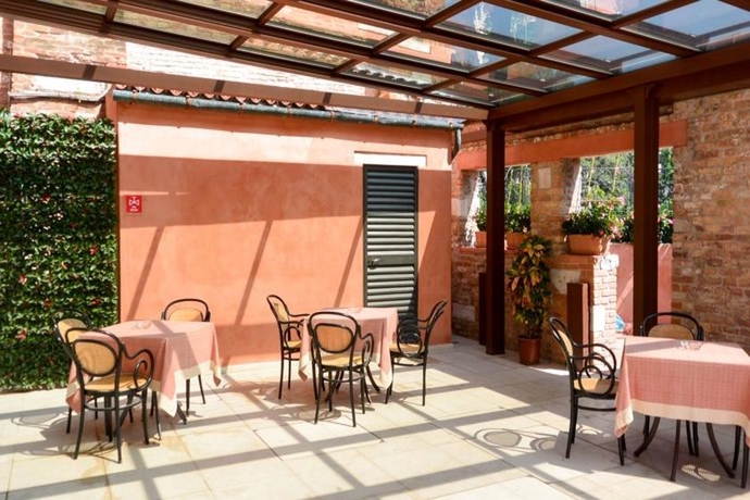 Imagen general del Hotel Santa Chiara. Foto 2