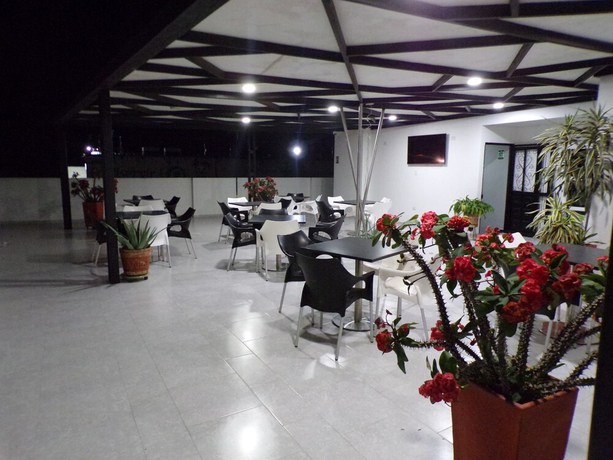 Imagen del bar/restaurante del Hotel Santa Clara Ocaña. Foto 5