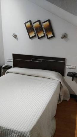 Imagen de la habitación del Hotel Santa Clara, Oviedo. Foto 3