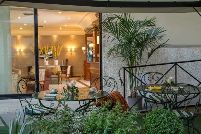 Imagen de los exteriores del Hotel Santa Costanza. Foto 8