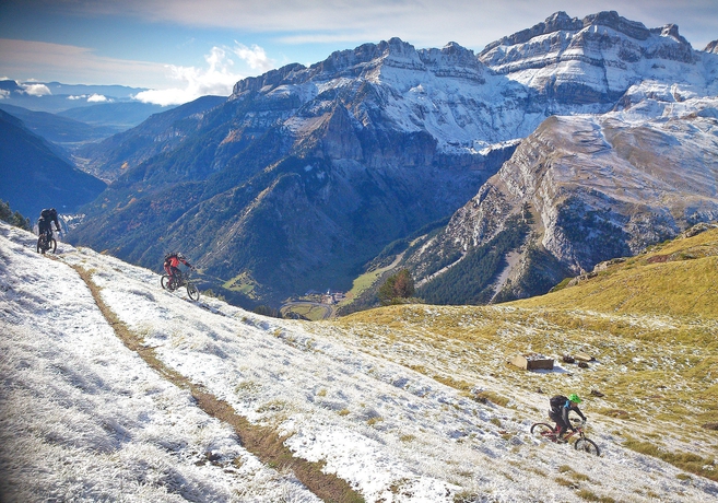 Imagen de los exteriores del Hotel Santa Cristina, Canfranc-Estación. Foto 13
