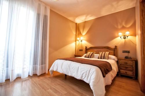 Imagen de la habitación del Hotel Santa Cruz, Cangas de On&iacute;s. Foto 4