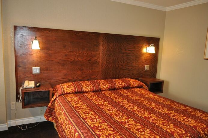 Imagen de la habitación del Hotel Santa Cruz Inn Riverside. Foto 19