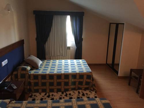 Imagen de la habitación del Hotel Santa Cruz, Ordes. Foto 4