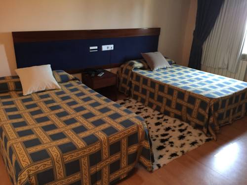 Imagen de la habitación del Hotel Santa Cruz, Ordes. Foto 15