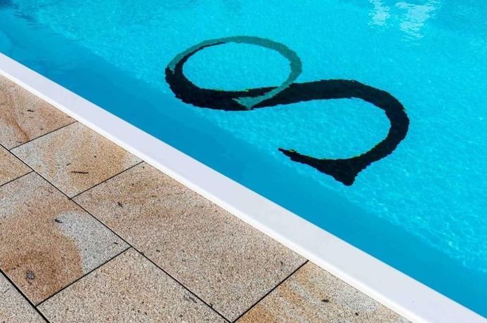 Imagen de la piscina del Hotel Santa Cruz, Ordes. Foto 14