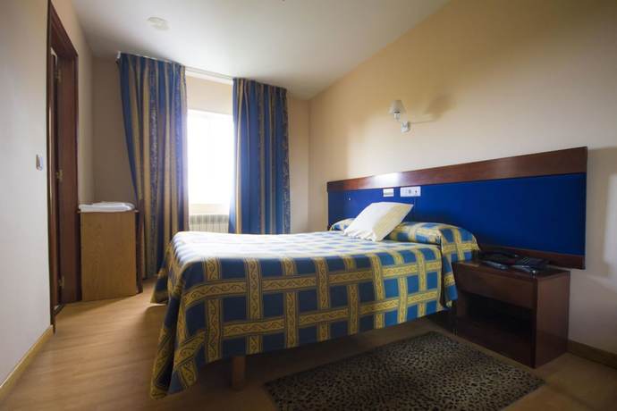 Imagen de la habitación del Hotel Santa Cruz, Ordes. Foto 10