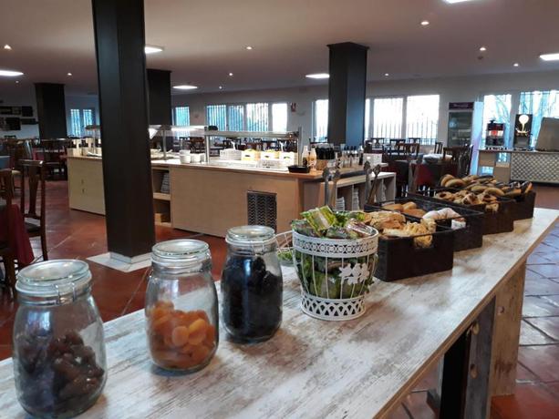 Imagen del bar/restaurante del Hotel Santa Cruz, Sierra Nevada. Foto 3