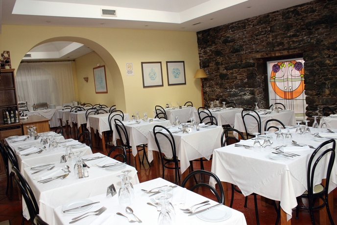Imagen del bar/restaurante del Hotel Santa Cruz Village. Foto 3