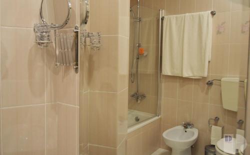 Imagen de la habitación del Hotel Santa Eul&aacute;lia Bay. Foto 8