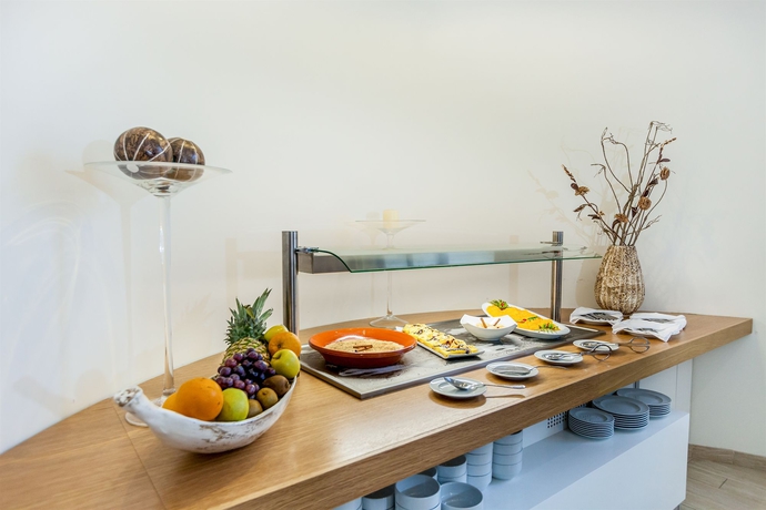 Imagen del bar/restaurante del Hotel Santa Eulalia Apartamento and Spa. Foto 7