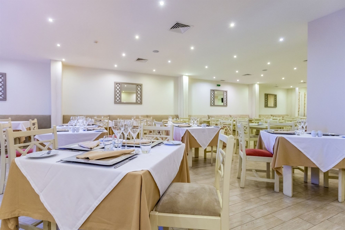 Imagen del bar/restaurante del Hotel Santa Eulalia Apartamento and Spa. Foto 11